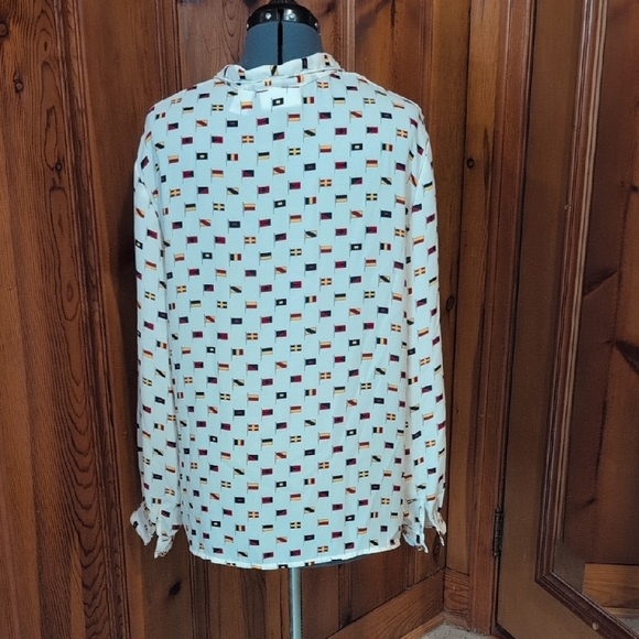 Patterned Button-Up Blouse - Picture 5 of 6
